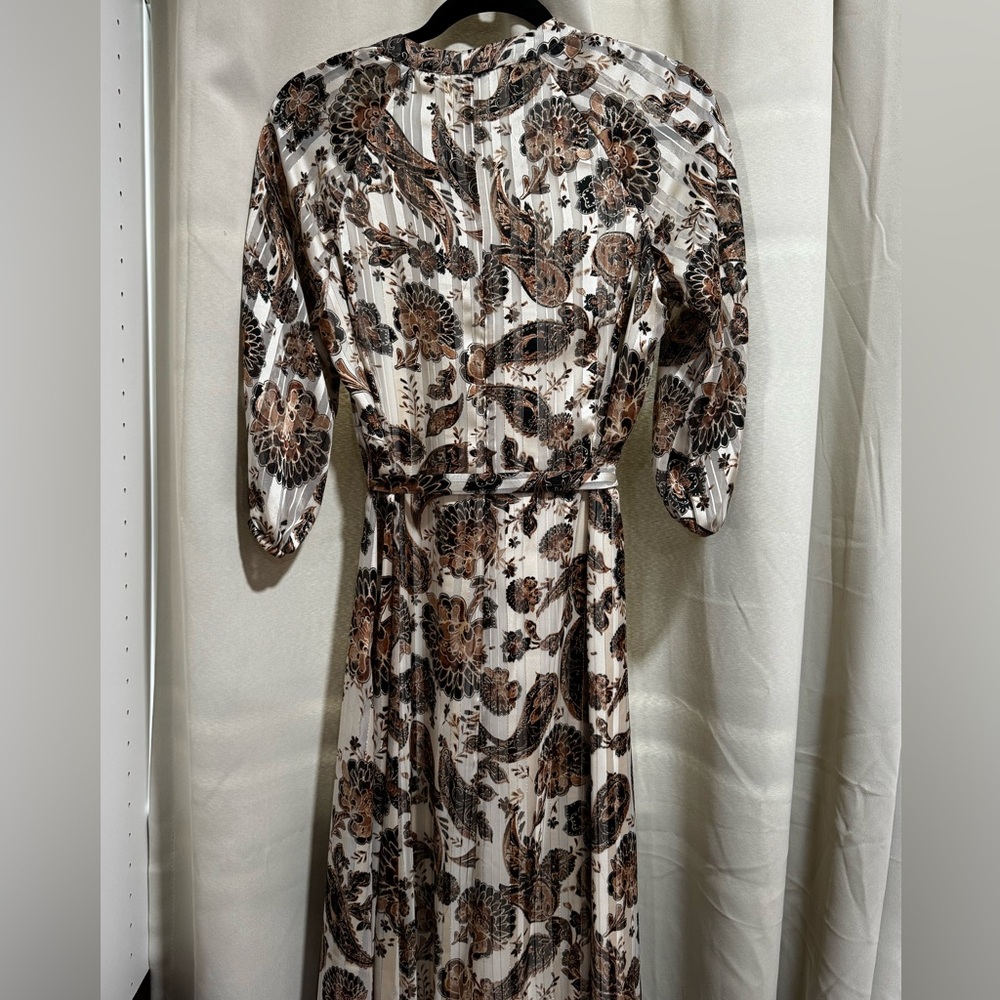 Vince Camuto Cream and Brown Patterned Dress 
Worn one time.